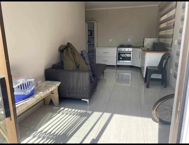 5 BEDROOM HOUSE FOR SALE IN ROBERTSHAM